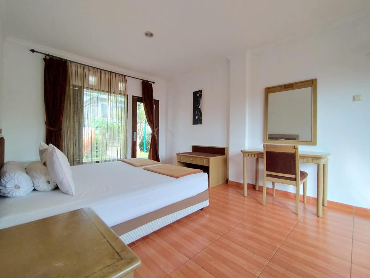 Villa Bukit Danau Lot 14 Cinengangirang Bagian luar foto