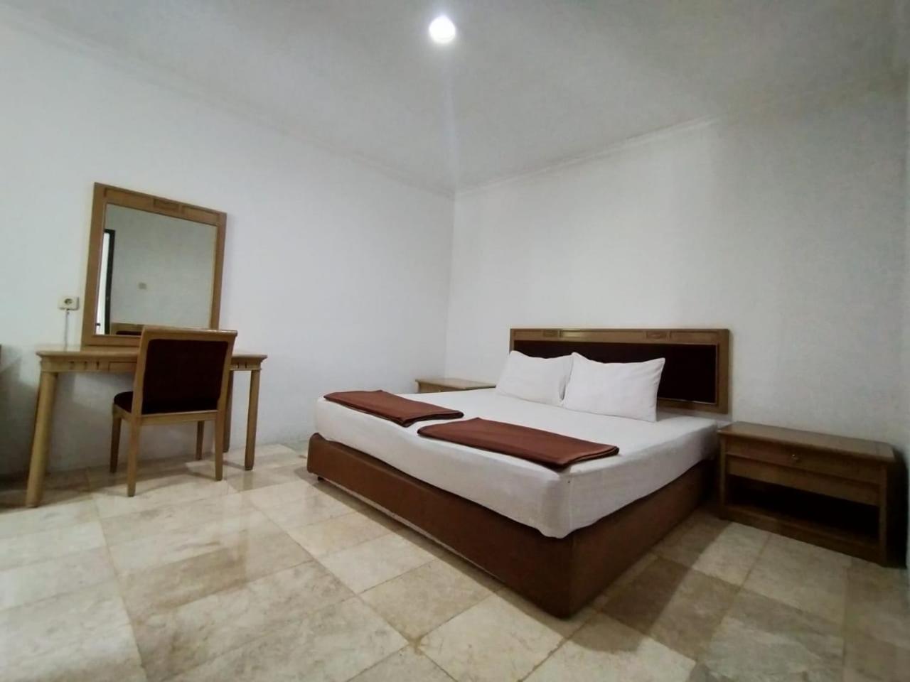 Villa Bukit Danau Lot 14 Cinengangirang Bagian luar foto