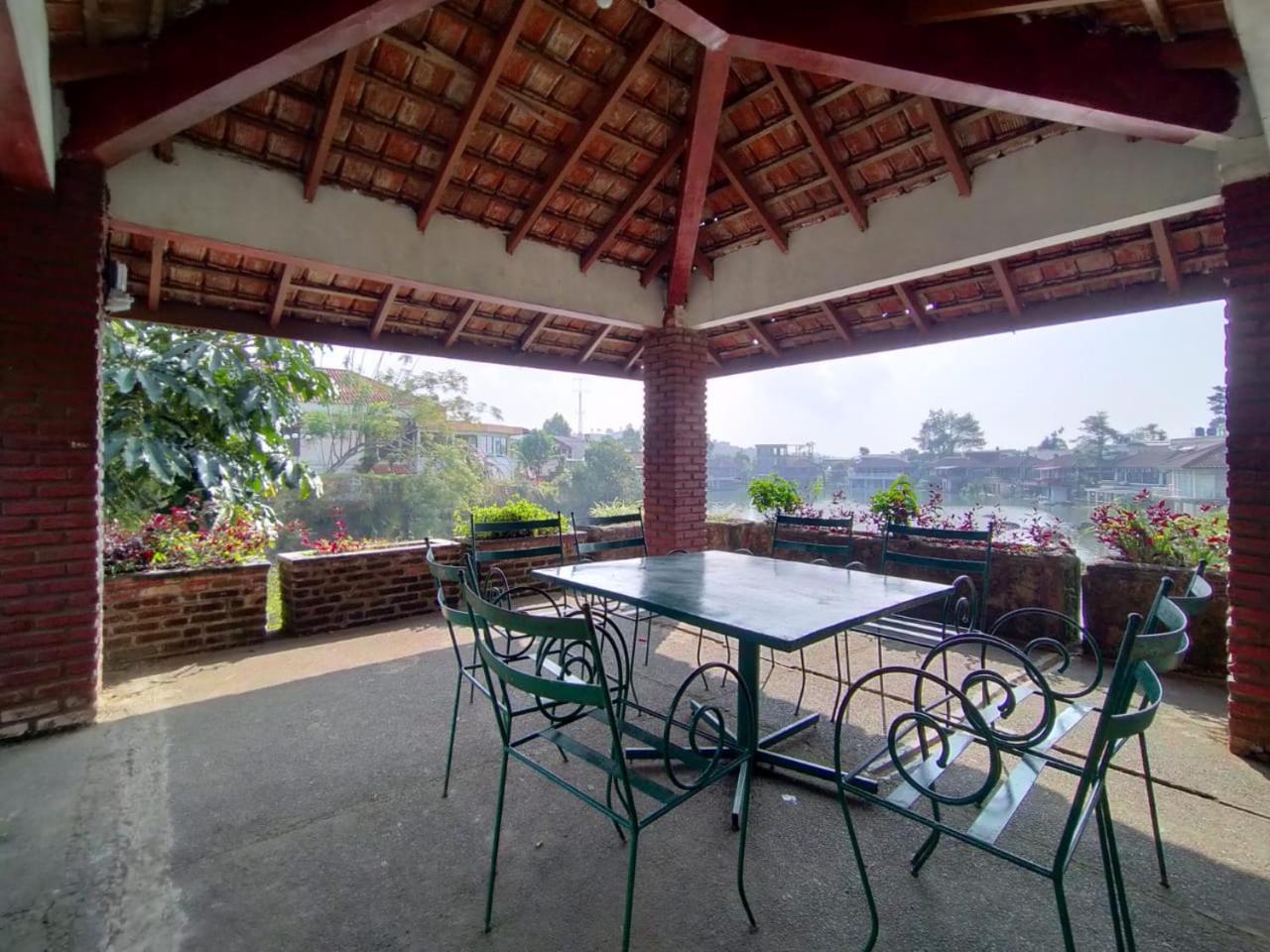 Villa Bukit Danau Lot 14 Cinengangirang Bagian luar foto
