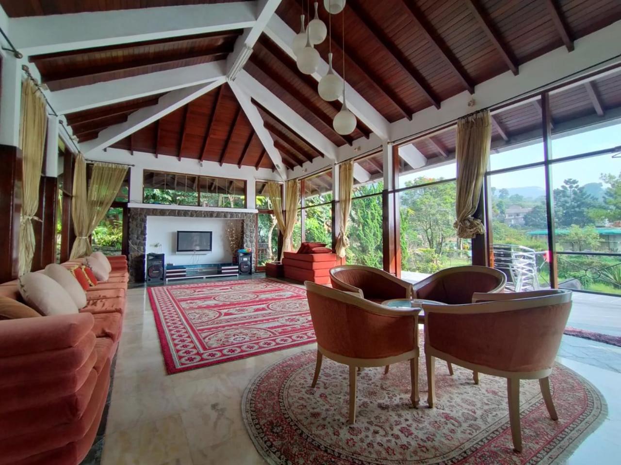 Villa Bukit Danau Lot 14 Cinengangirang Bagian luar foto