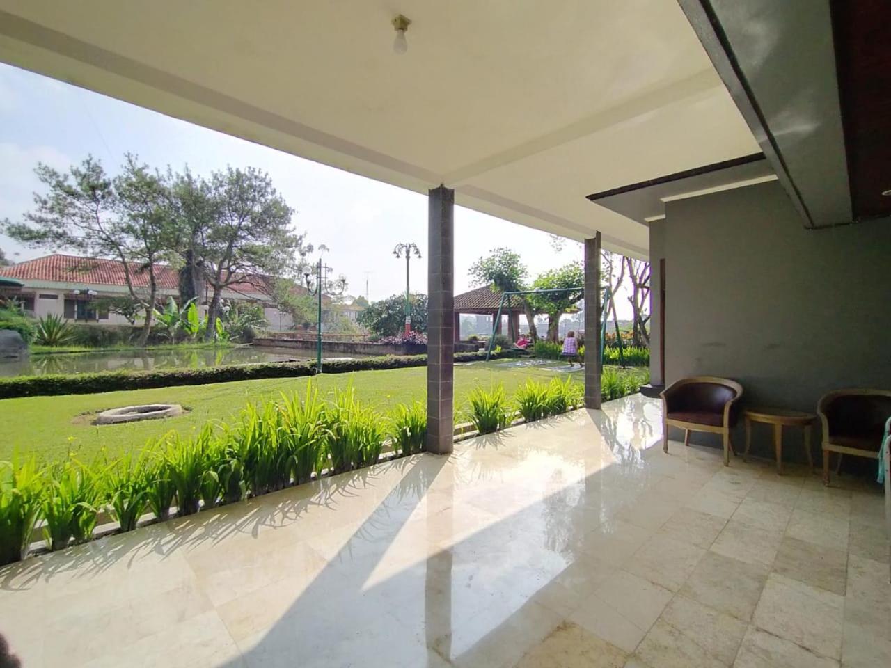 Villa Bukit Danau Lot 14 Cinengangirang Bagian luar foto