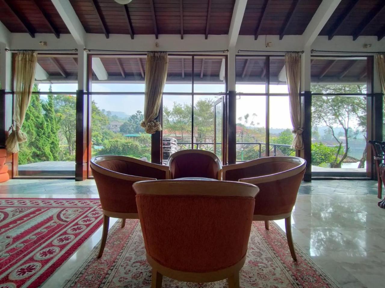 Villa Bukit Danau Lot 14 Cinengangirang Bagian luar foto