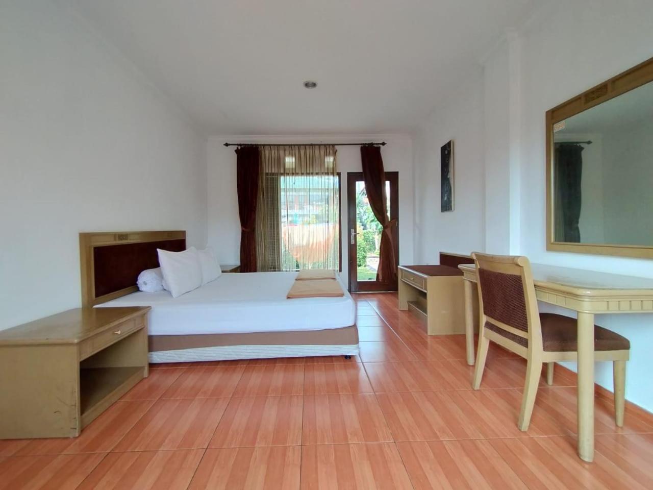 Villa Bukit Danau Lot 14 Cinengangirang Bagian luar foto